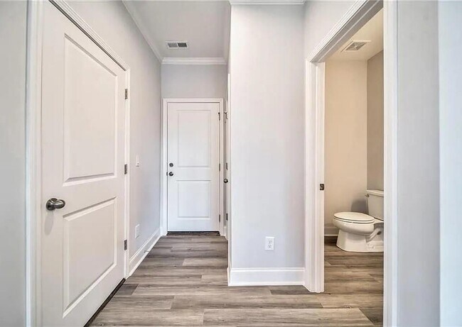 Building Photo - 517 Hardy Dr