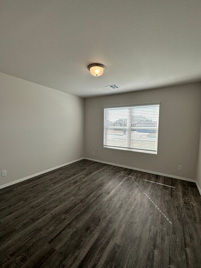 Building Photo - *Pre-leasing* Three Bedroom | Two Bathroom...