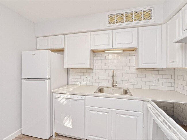 Primary Photo - 1840 Burton Dr