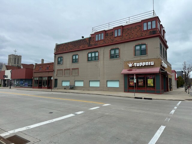 Building Photo - 818 Erie Ave