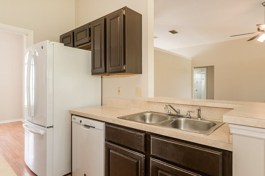 Building Photo - 9157 Camshire Dr