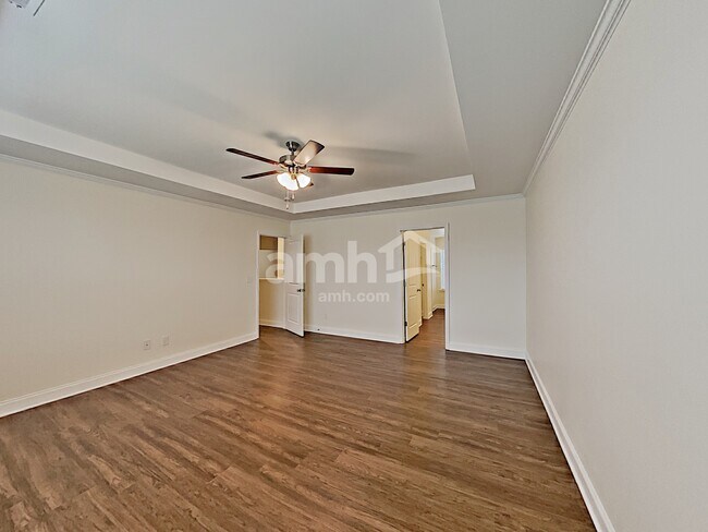 Building Photo - 433 Charity Ln
