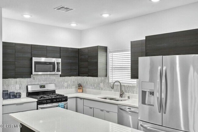 Building Photo - 992 Stamfordham Dr