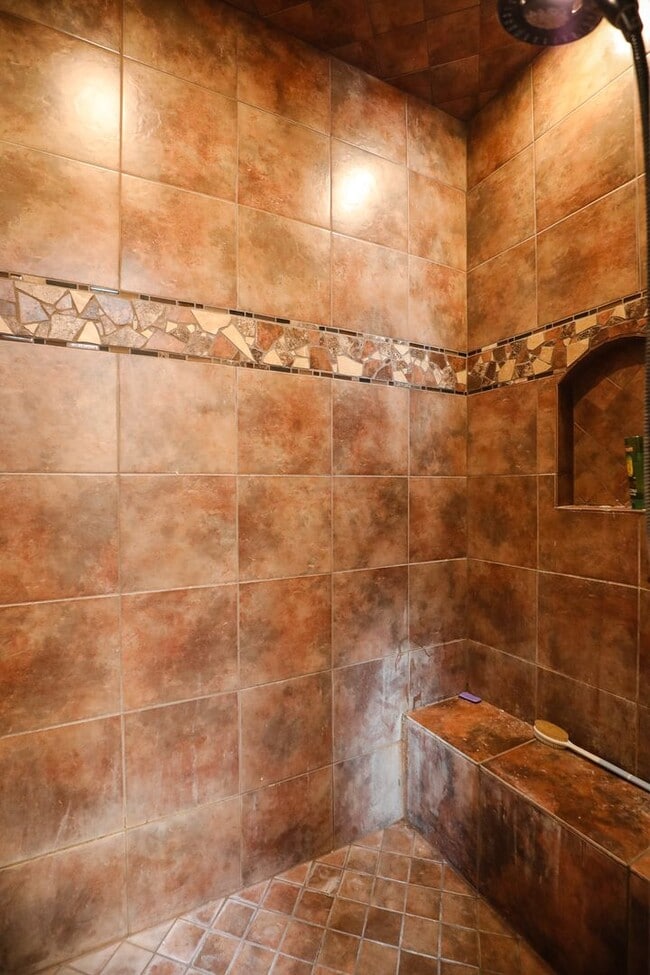 Building Photo - Roomy 4 bedroom Home with Solar Panels