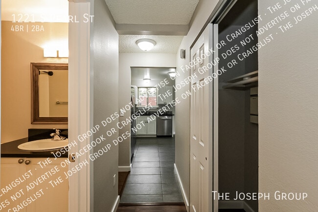 Building Photo - 1221 S Pearl St