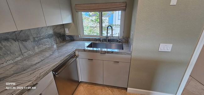 Building Photo - SAN DIEGO / BAY HO - Remodeled Nice 2 Bedroom & 2.5 Bath Townhouse.  AVAILABLE NOW!