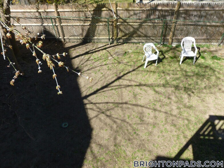 Building Photo - 64 Murdock St