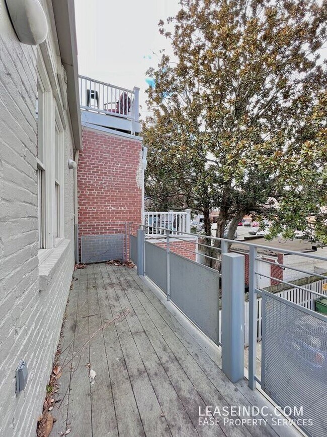 Building Photo - 2619 Garfield St NW