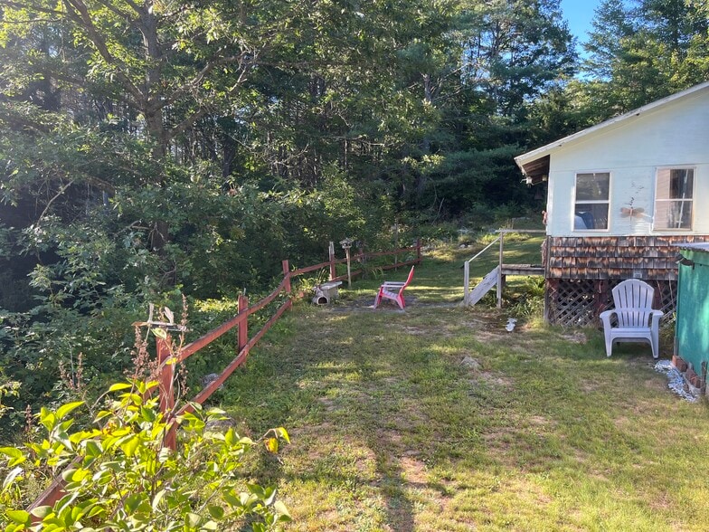 Backyard - 103 May St