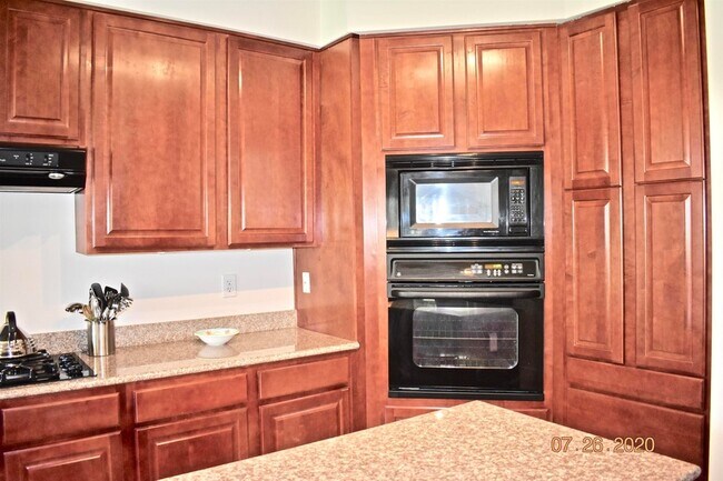 Building Photo - 215 S Ocean Grande Dr
