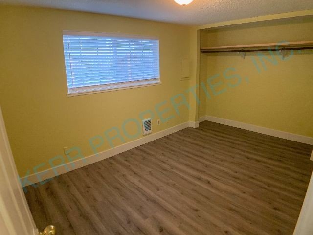 Building Photo - Charming 2-Bed Duplex in Portland's Heart – Cozy 855 Sq Ft!