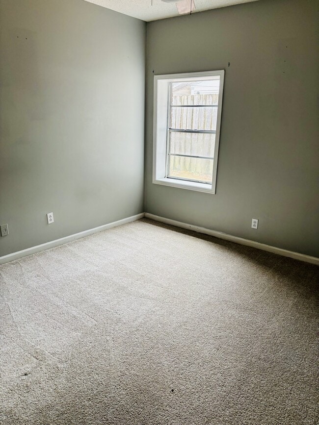 Building Photo - 645 Dawson Rd