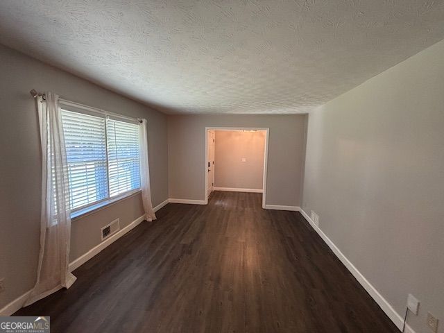 Building Photo - 1015 Castlewood Dr