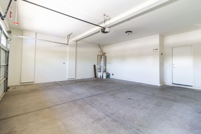 Building Photo - 3873 E Bridgeport Pkwy