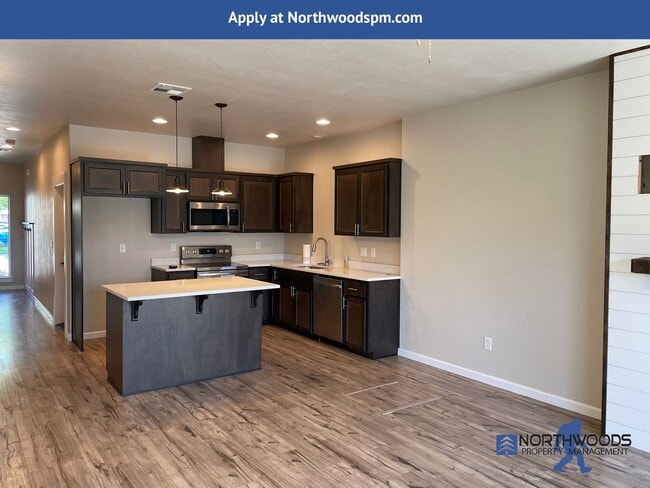 Building Photo - Gorgeous 2 Bedroom 2.5 Bath Townhome  in W...