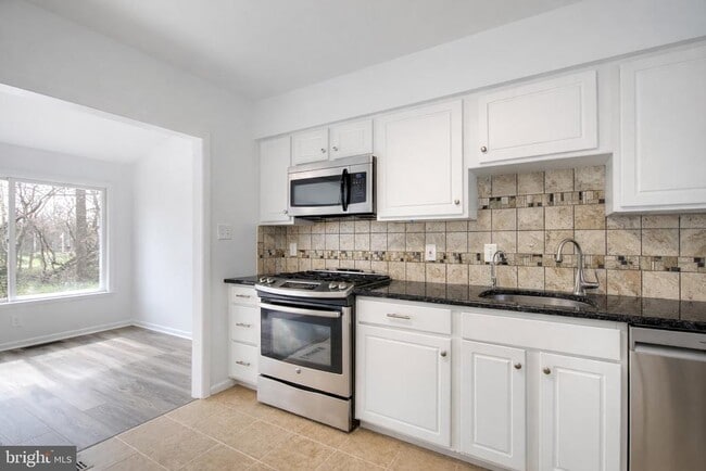 Building Photo - 49 Brambling Ln