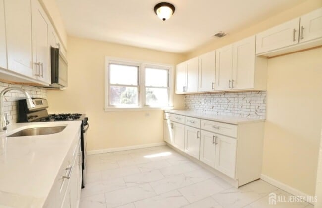 Building Photo - 420 Fabyan Pl