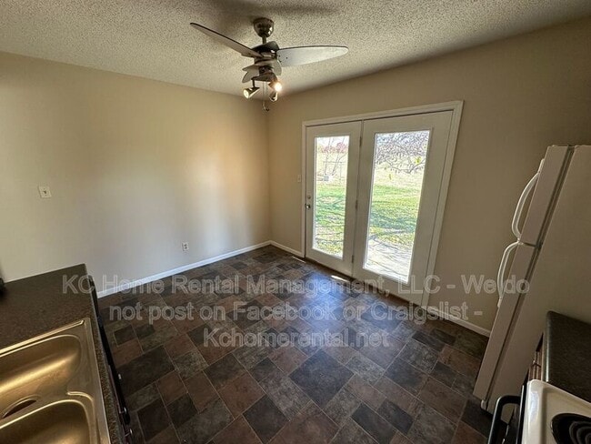 Building Photo - 3910 SW 8th Ter