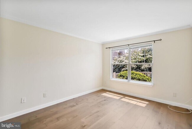 Building Photo - 1725 Ascot Way