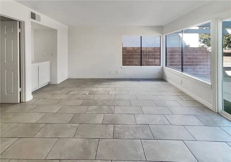 Building Photo - 9670 Summerville St