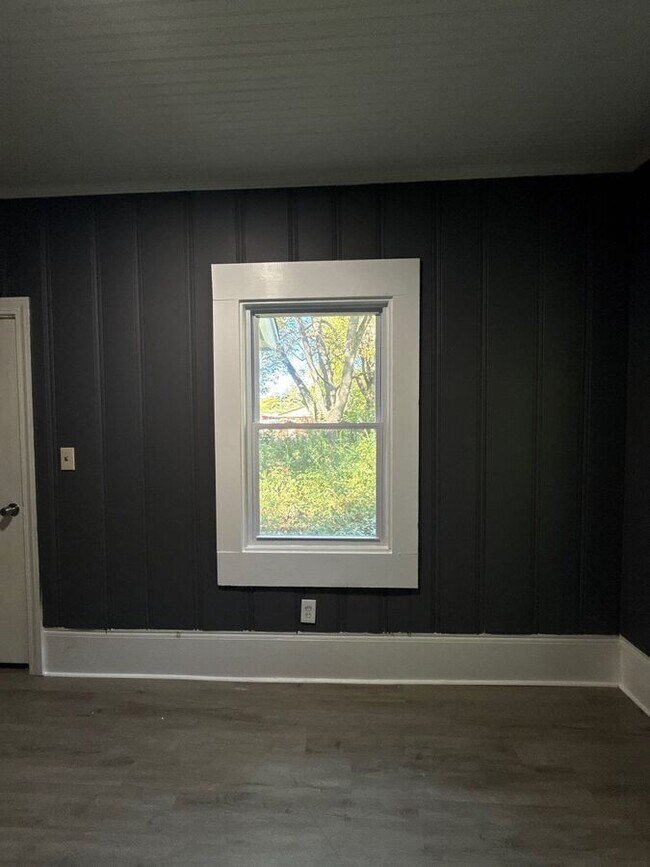 Building Photo - 3164 Yale Ave