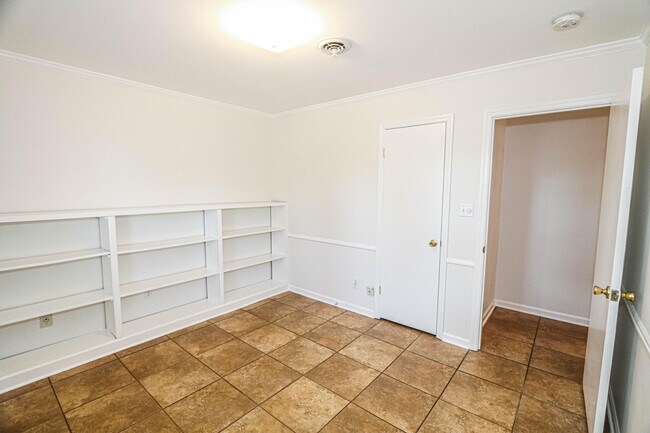 Building Photo - 3932 Creekwood Ln