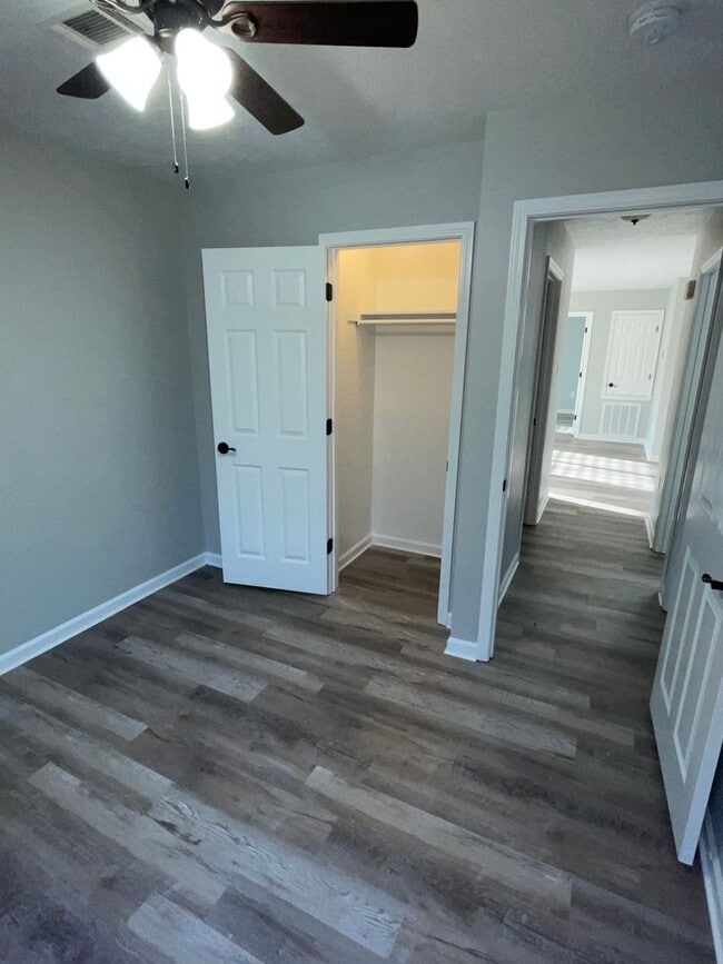 Building Photo - Updated 3/2 with privacy fence!