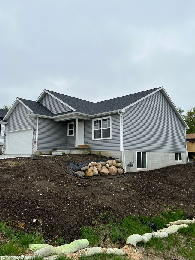 Building Photo - Brand new 3 bedroom, 3 bathroom house!