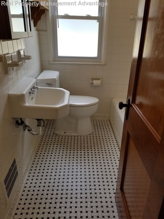 Building Photo - Meticulously Maintained 2 Bedrooms and 1.5...