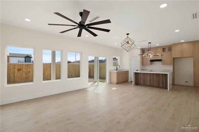 Building Photo - 19 S K Center St