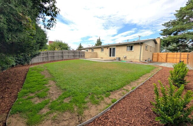 Building Photo - 3504 N Taft Ave