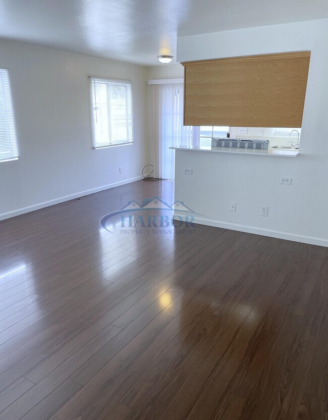 Building Photo - 1218 Long Beach Blvd