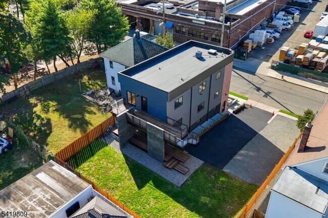 Building Photo - 246 Cortlandt St