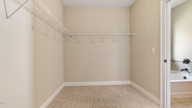 Building Photo - 221 S Shoreview Dr