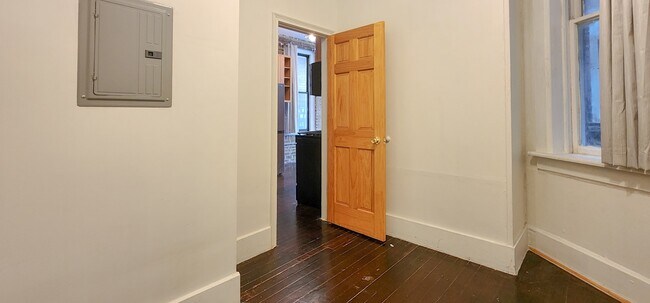 Building Photo - 1224 N Cleaver St