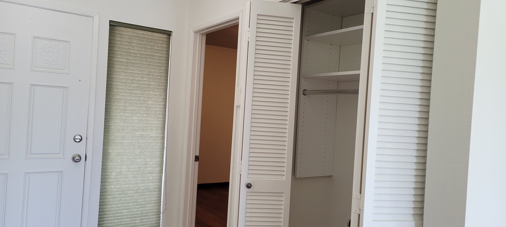 Entry closet - 4640 Eastbourne Bay