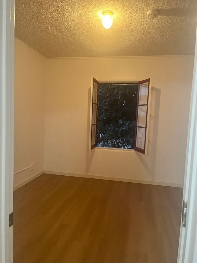 Building Photo - Charming 1-bedroom/1-bathroom unit