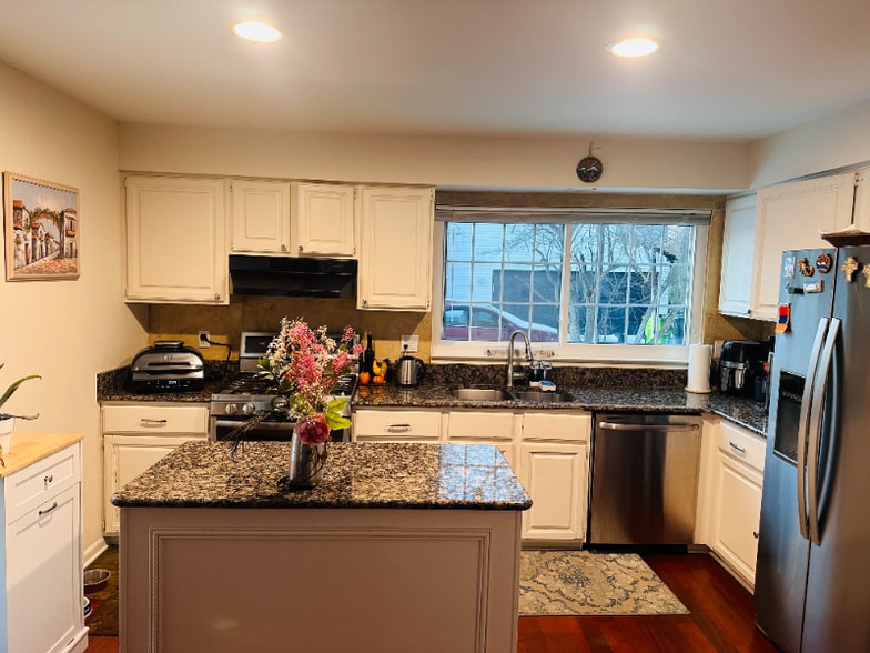 Building Photo - 5226 Cedarhurst Dr