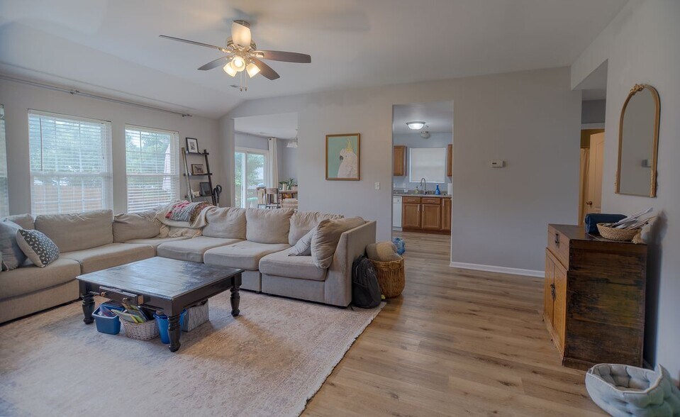 Building Photo - 5104 Opal Dr