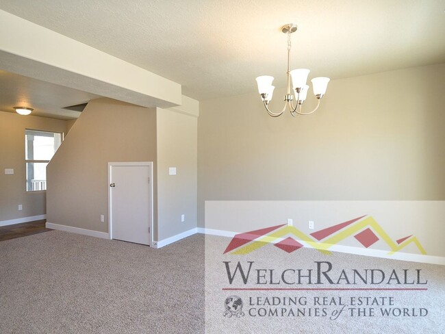 Building Photo - Beautiful 3 Bed 2 Bath Townhome in Harrisv...
