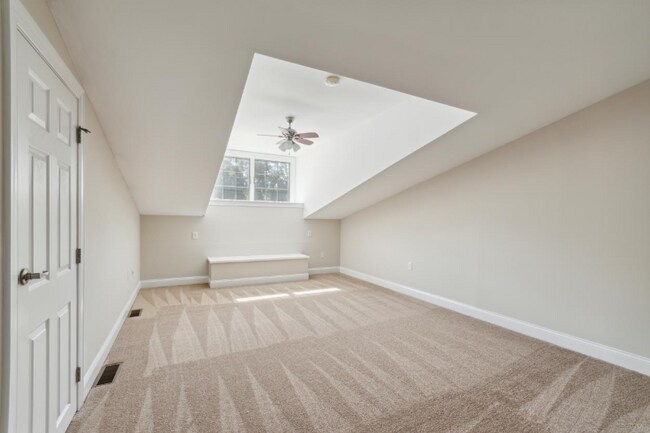 Building Photo - 426 W Laurel Ave