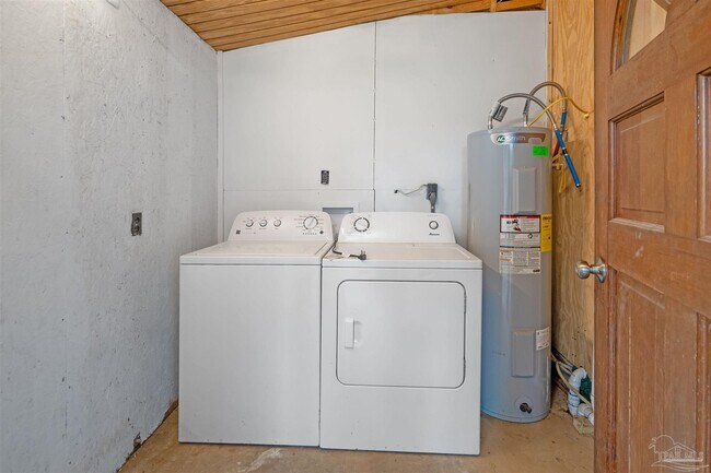 Building Photo - 118 Czar Ln