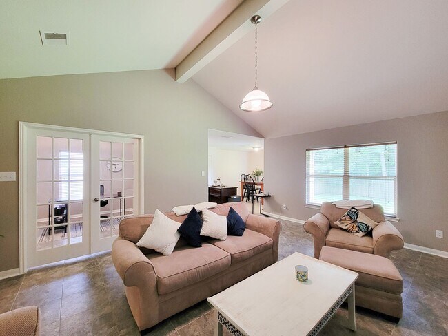 Building Photo - BEAUTIFUL LARGE 1 STORY 3 BEDROOM 2 BATH H...