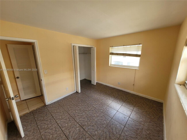 Building Photo - 5316 NW 18th Ct