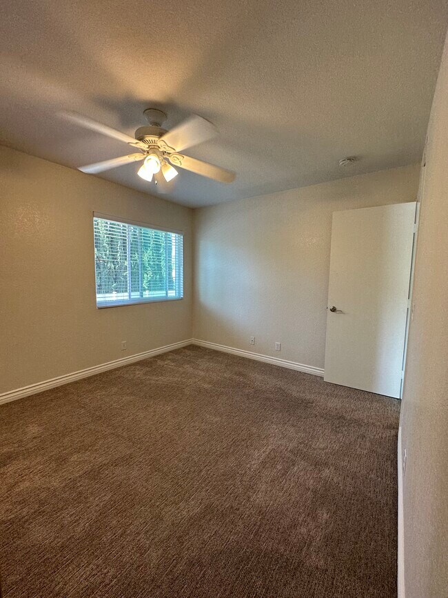 Bedroom #2: Carpet and Mirror Closet Doors - 13784 Sycamore Tree Ln