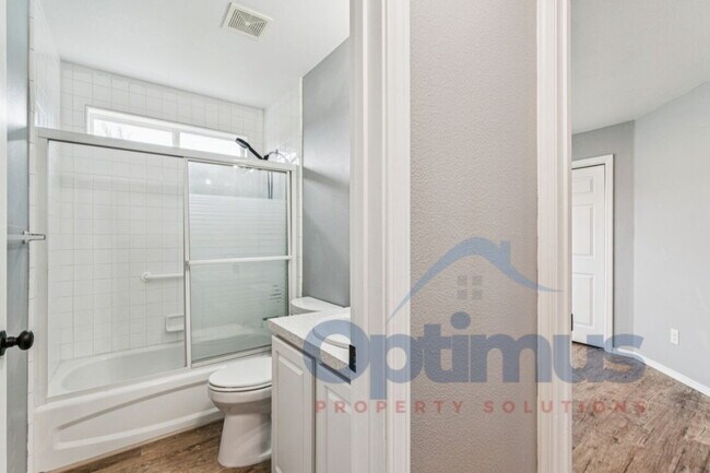 Building Photo - Prime Location & Modern Comfort – 2-Bed/2-Bath Home Ready for You