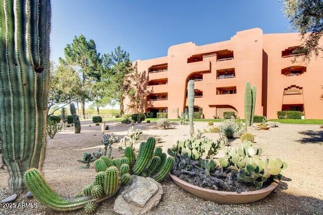 Building Photo - 4303 E Cactus Rd