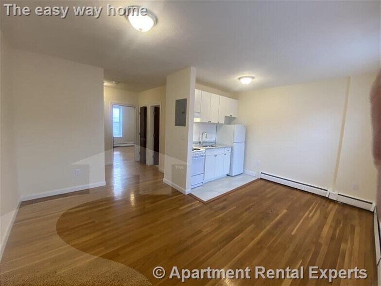 Building Photo - 180 N Beacon St