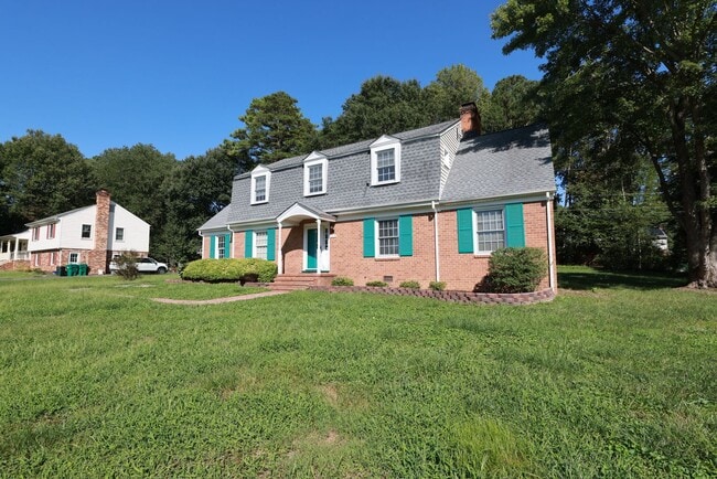 Building Photo - Incredible 2 story in West End with huge w...