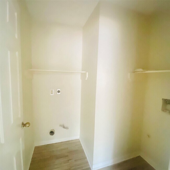 Building Photo - 6527 River Bluff Dr